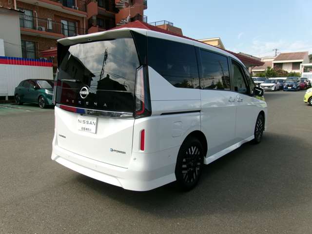 Nissan Serena 2