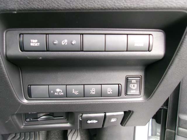 Nissan Serena 8