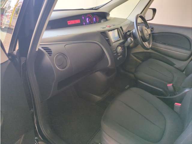 Mazda Biante 8