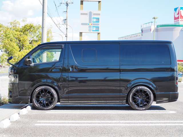 Toyota Hiace Van 12