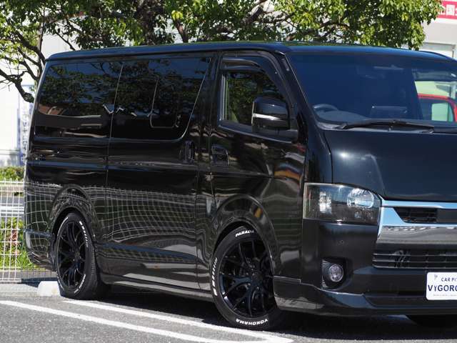 Toyota Hiace Van 4