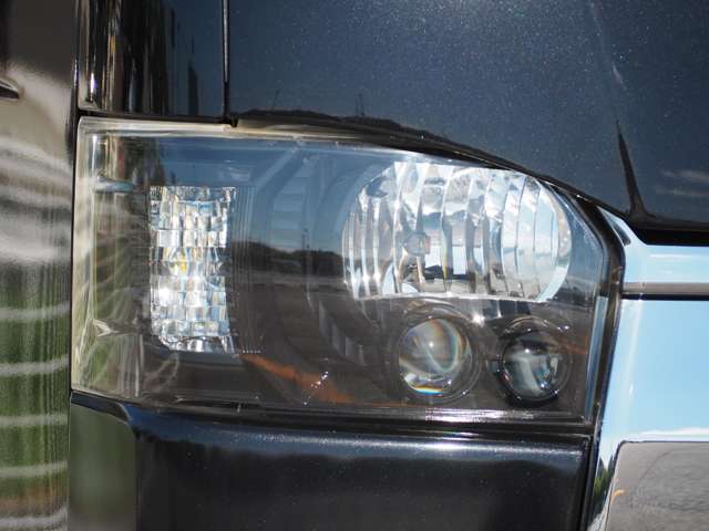 Toyota Hiace Van 6
