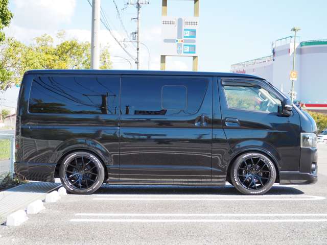 Toyota Hiace Van 9