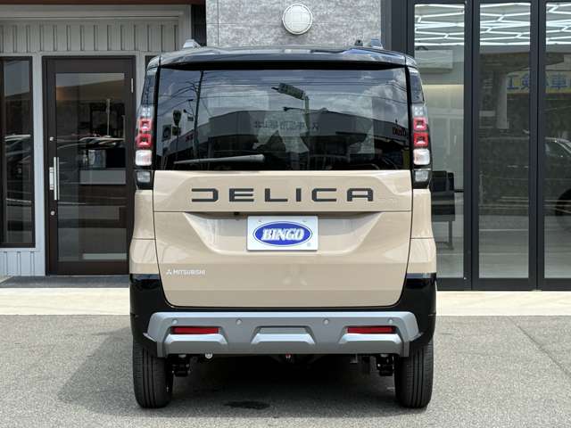 Mitsubishi Delica Mini 6