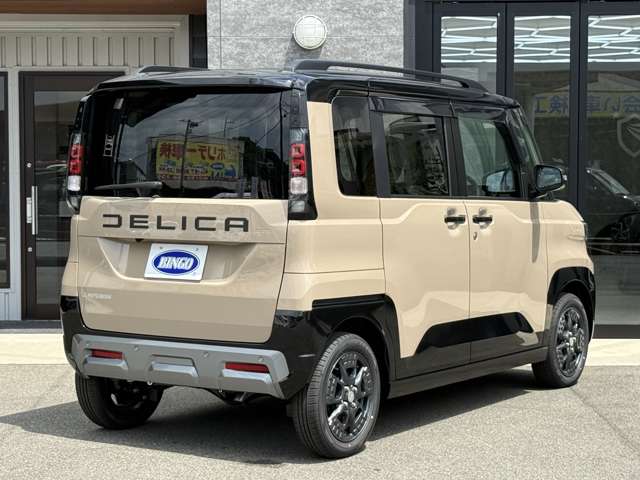 Mitsubishi Delica Mini 8