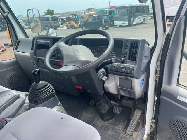 Isuzu Elf 12