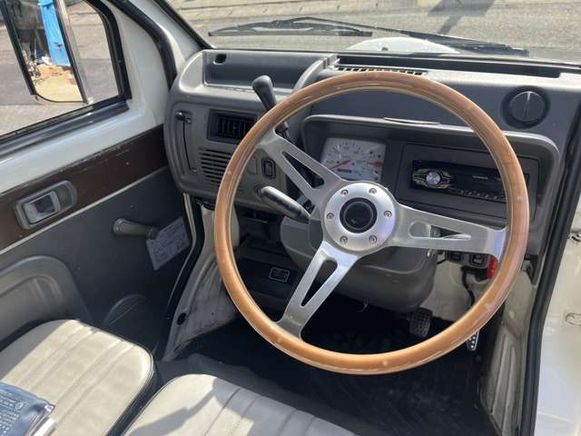 Daihatsu Midget II 10