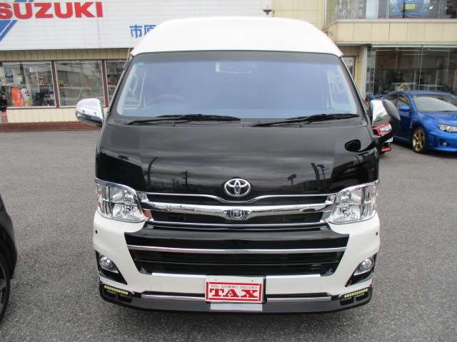 Toyota Hiace 7