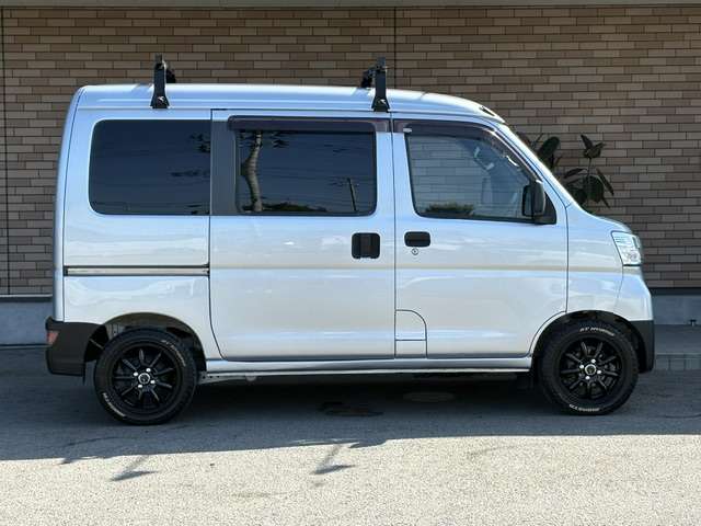 Daihatsu Hijet Cargo 6