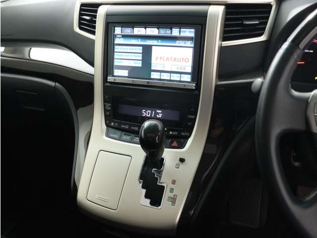 Toyota Vellfire 4