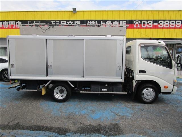 Hino Dutro 3
