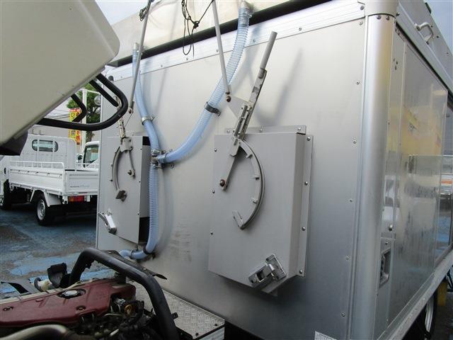 Hino Dutro 9