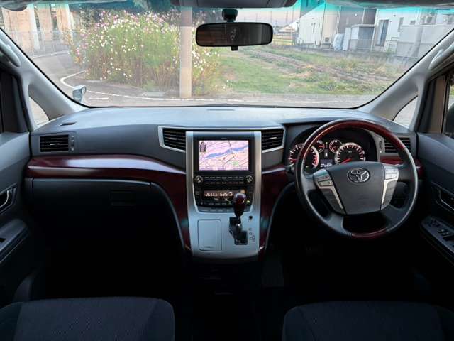 Toyota Vellfire 4