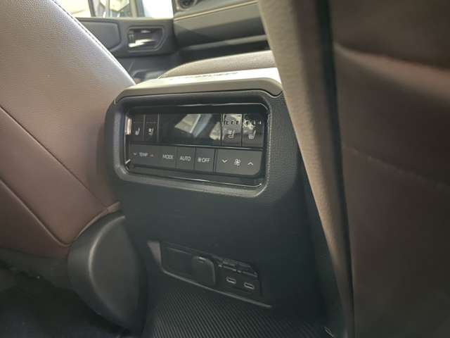Toyota Land Cruiser 250 10