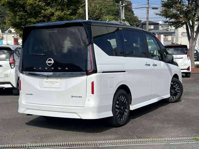 Nissan Serena 3