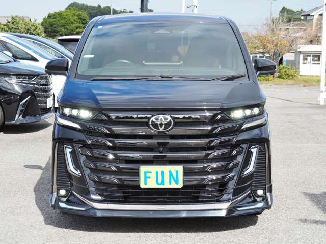 Toyota Vellfire 2