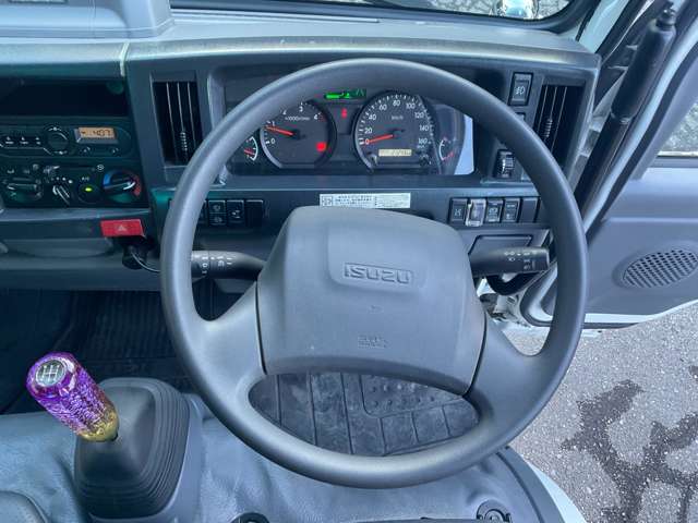 Isuzu Elf 4