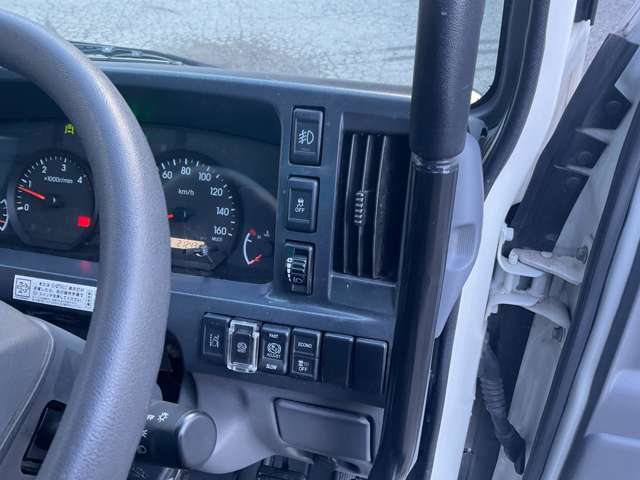 Isuzu Elf 6