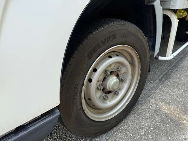 Isuzu Elf 12