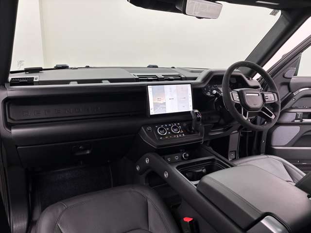 Land Rover Defender 3