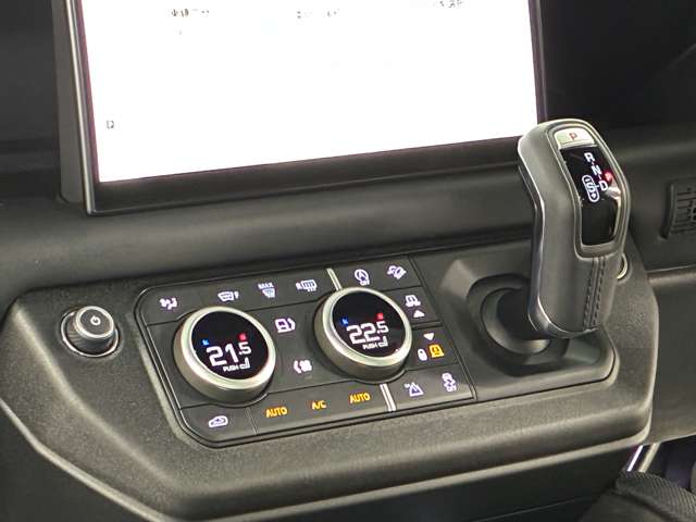 Land Rover Defender 10