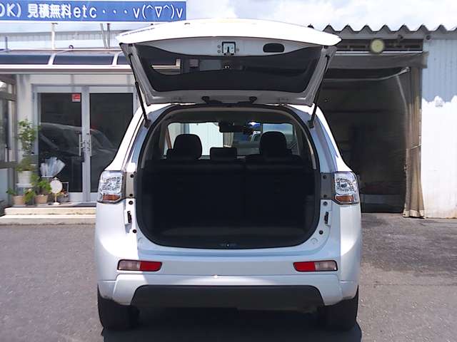Mitsubishi Outlander PHEV 12