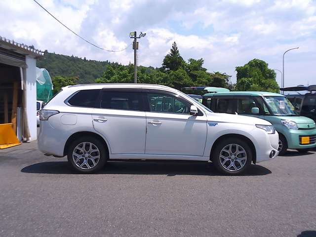 Mitsubishi Outlander PHEV 7