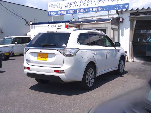 Mitsubishi Outlander PHEV 9