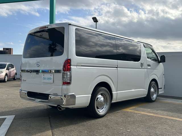Toyota Hiace Van 12