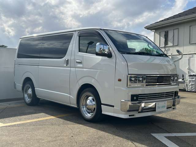 Toyota Hiace Van 5