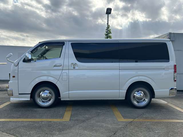 Toyota Hiace Van 9