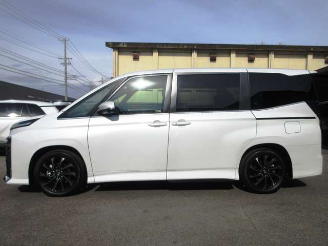Toyota Voxy 11