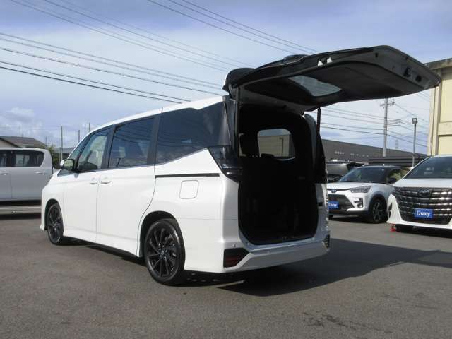 Toyota Voxy 5