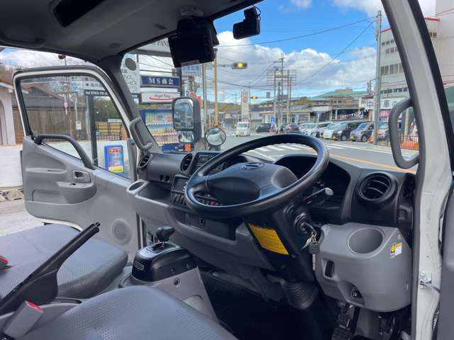Hino Dutro Hybrid 12