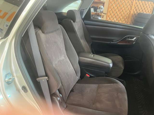 Toyota Mark X ZiO 6