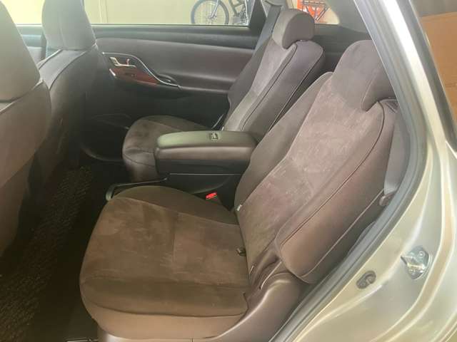 Toyota Mark X ZiO 7