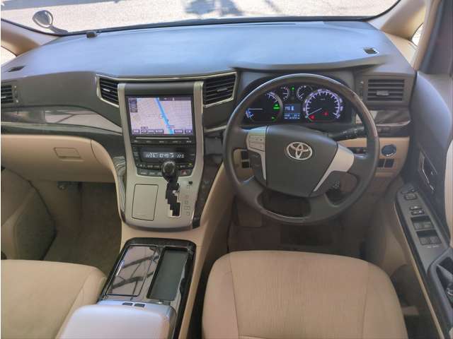 Toyota Alphard Hybrid 12