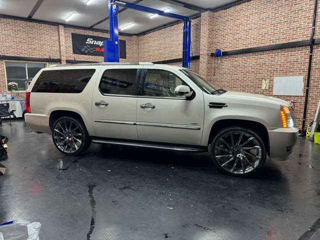 Cadillac エスカレード 3