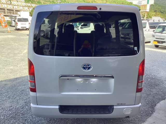 Toyota Hiace Van 4
