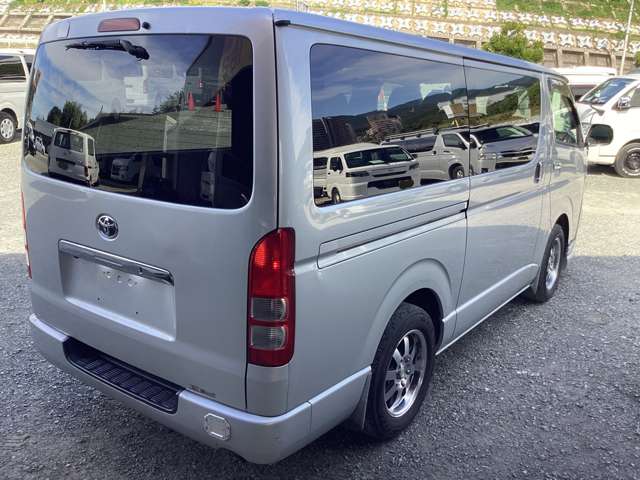 Toyota Hiace Van 5