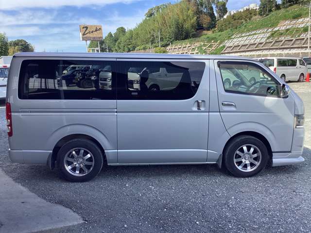 Toyota Hiace Van 6