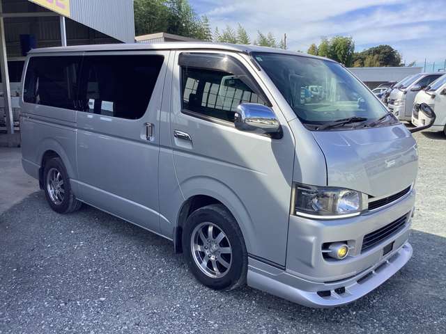 Toyota Hiace Van 7