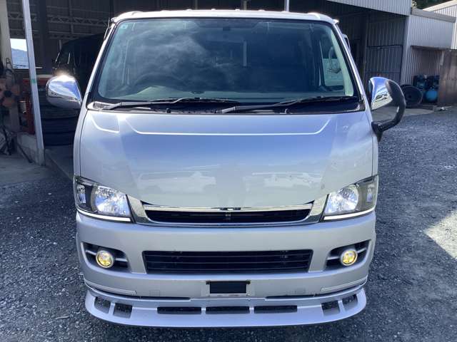 Toyota Hiace Van 8