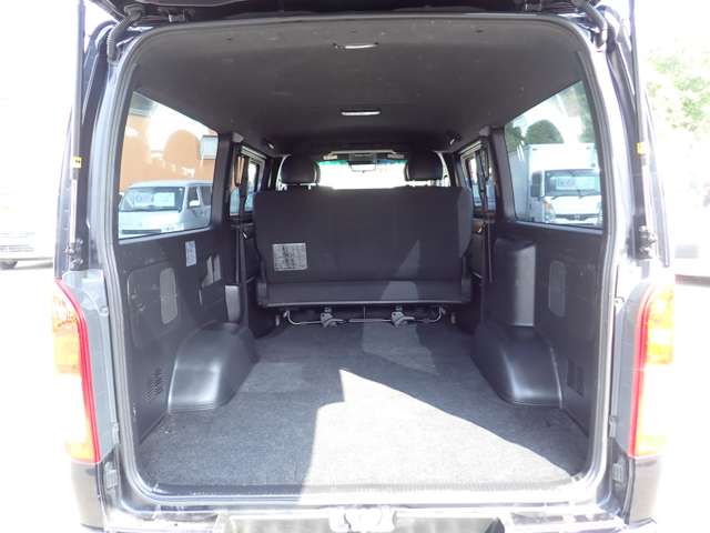 Toyota Hiace Van 12
