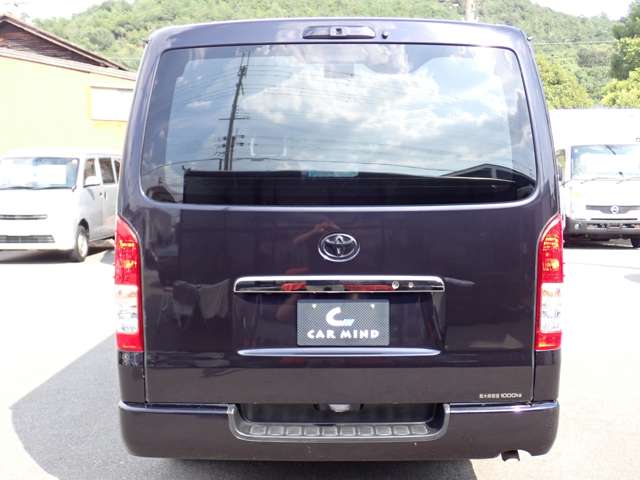 Toyota Hiace Van 7