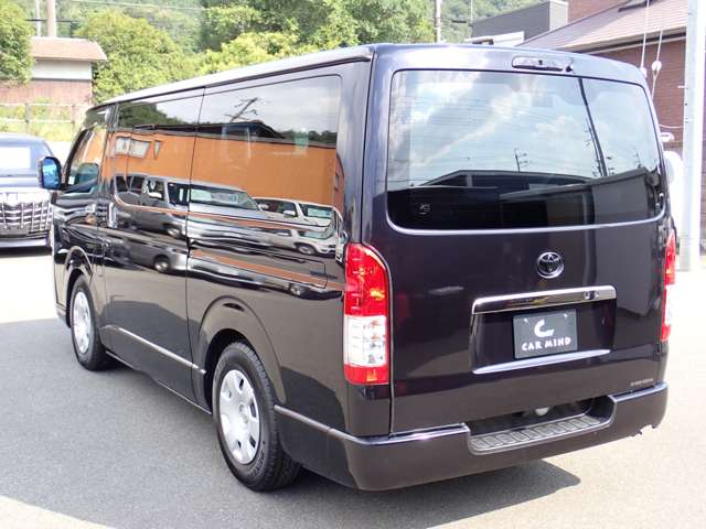 Toyota Hiace Van 8