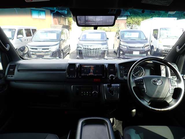 Toyota Hiace Van 10