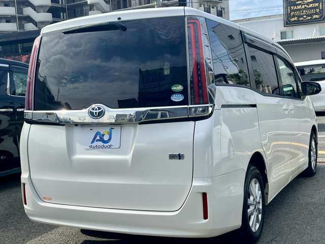 Toyota Noah 3