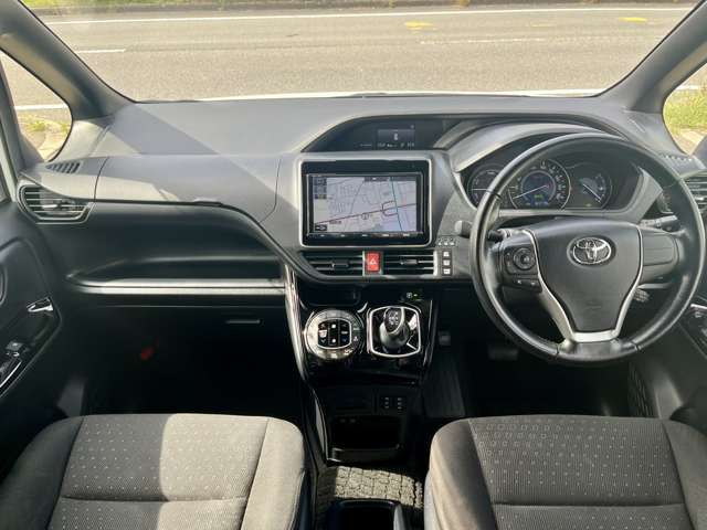 Toyota Noah 8