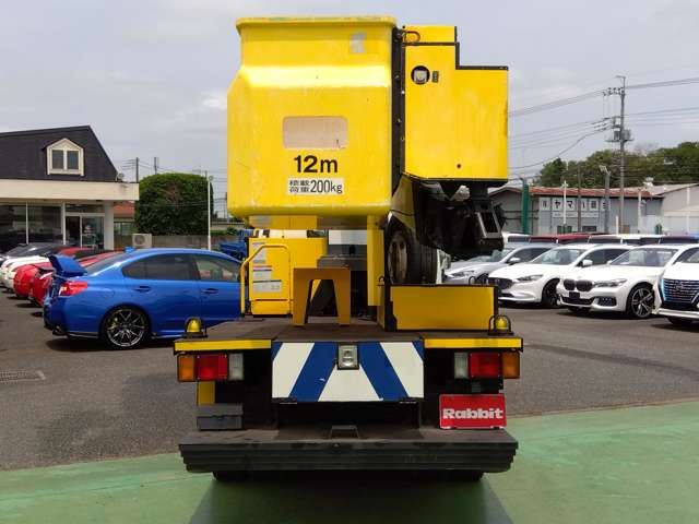 Isuzu Elf 7